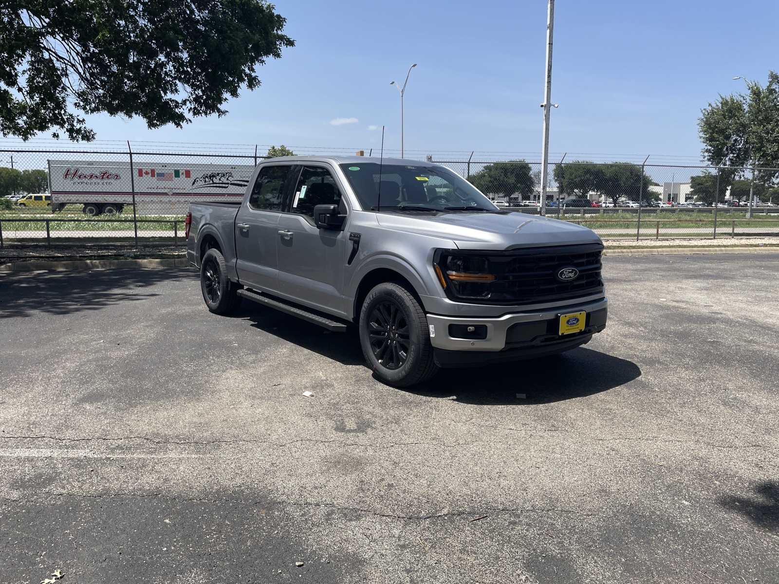 2025 Ford F-150 XLT photo 4