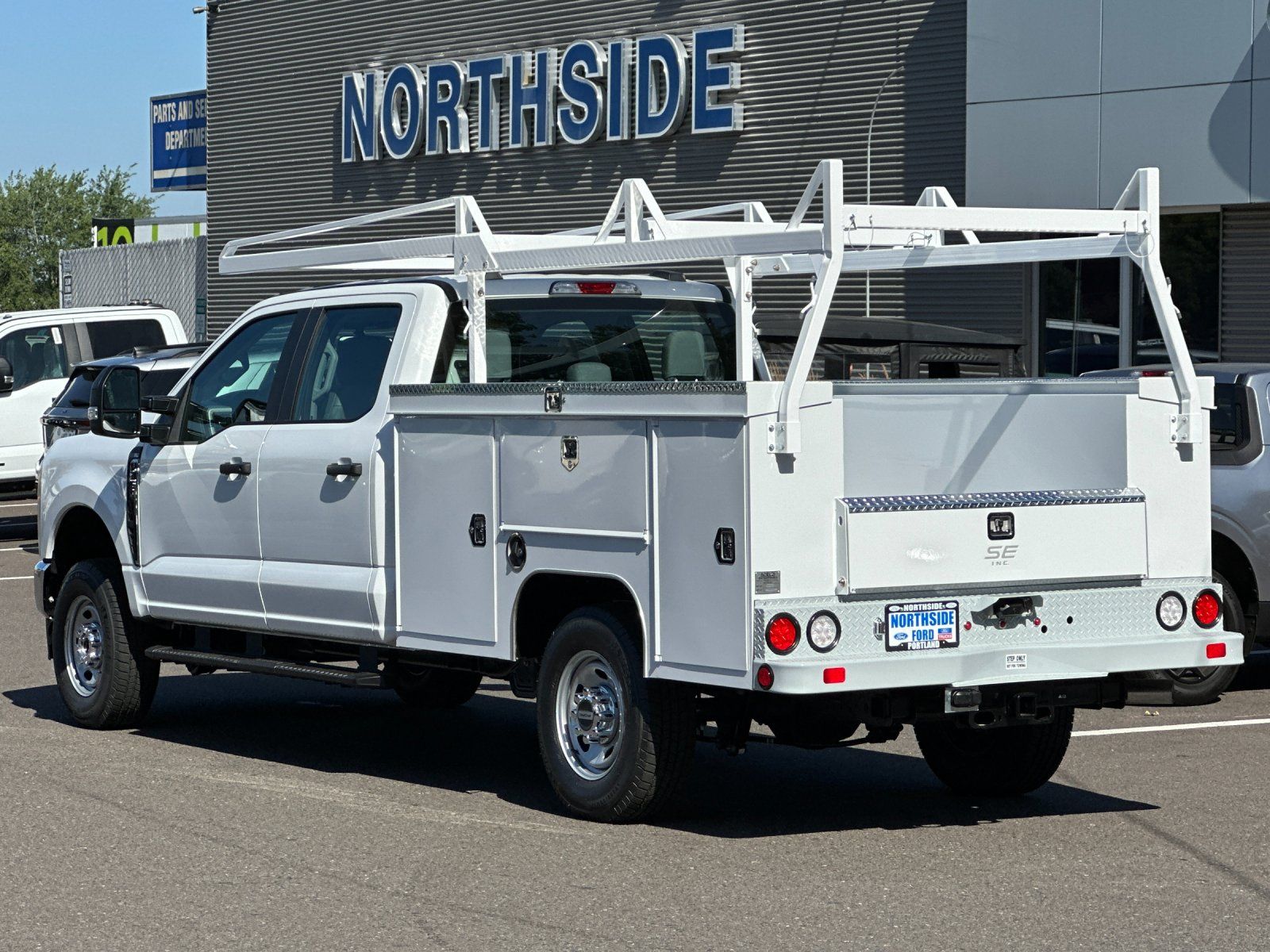 2025 Ford F-350 photo 2