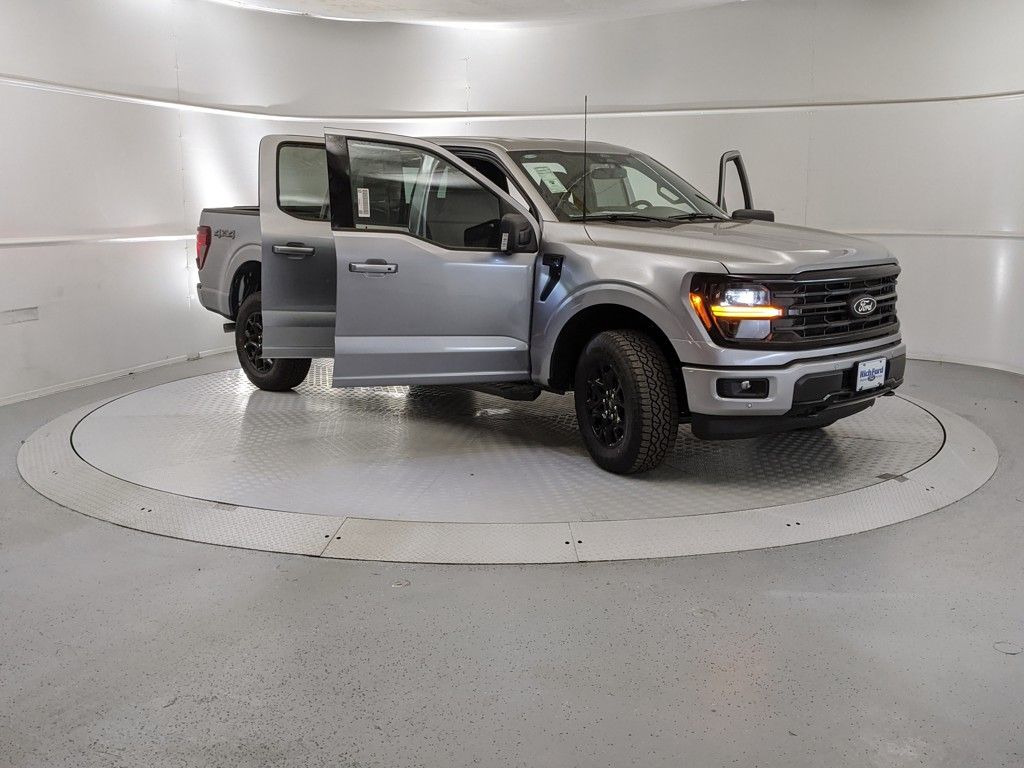 2025 Ford F-150 XLT photo 4