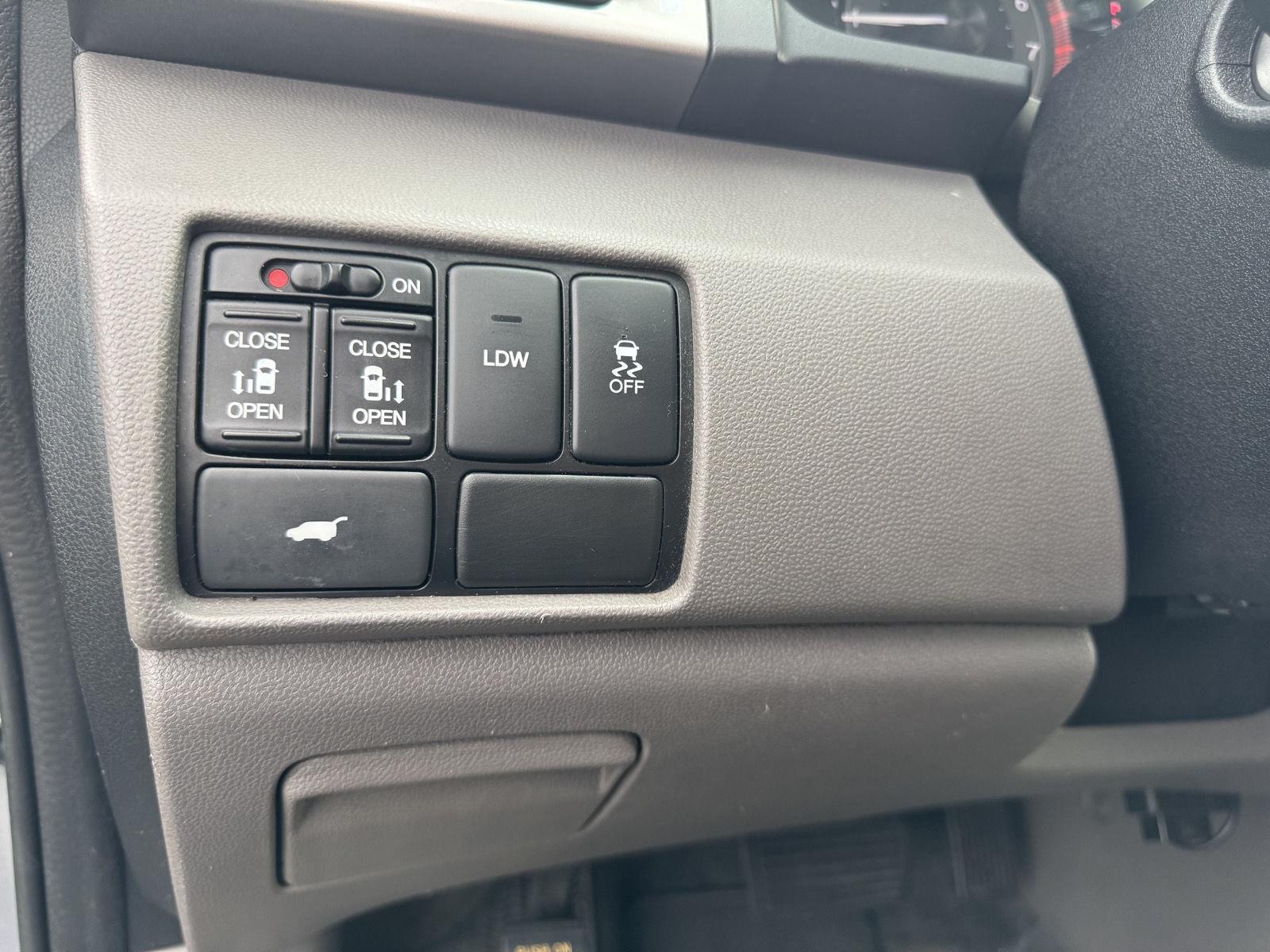 2016 Honda Odyssey EX-L photo 18