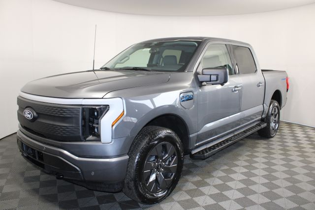2025 Ford F-150 Lightning photo 3