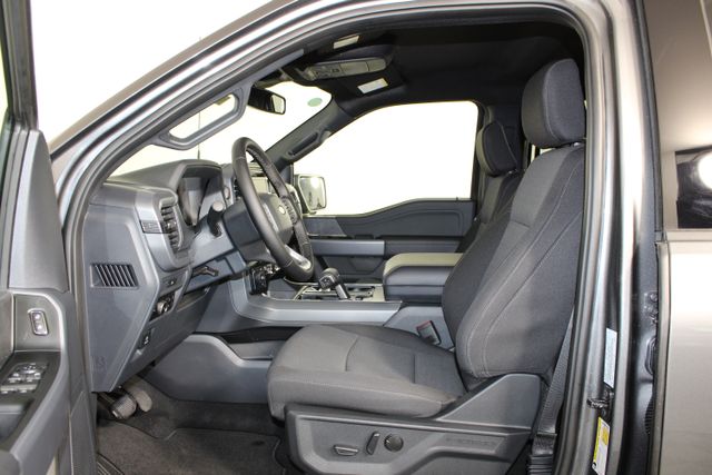 2025 Ford F-150 XLT photo 4