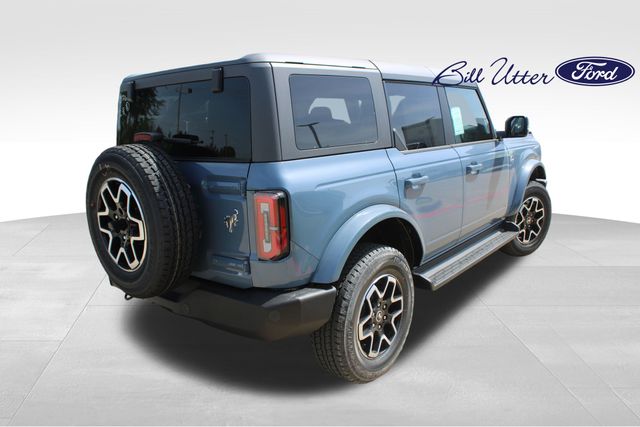 2025 Ford Bronco Outer Banks photo 3