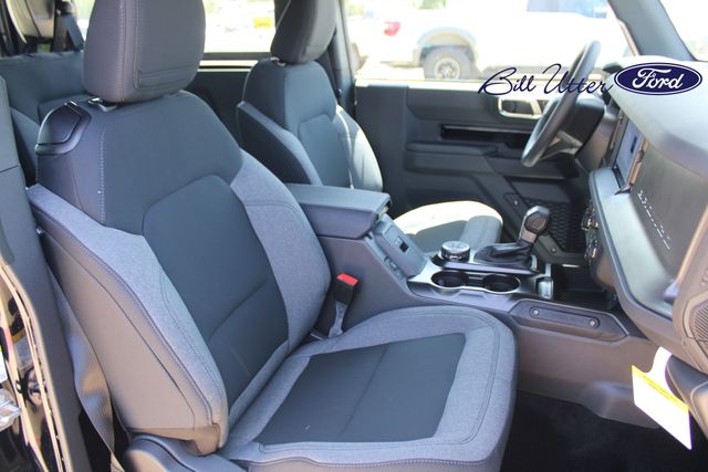 2025 Ford Bronco Base photo 6