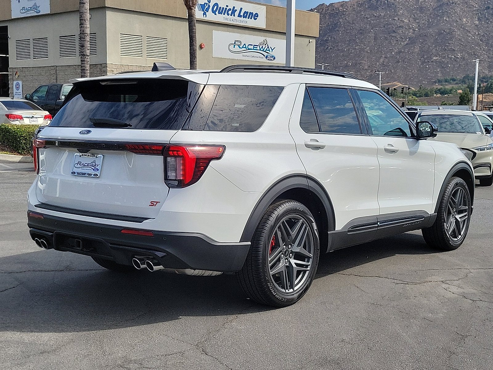 2025 Ford Explorer ST photo 2