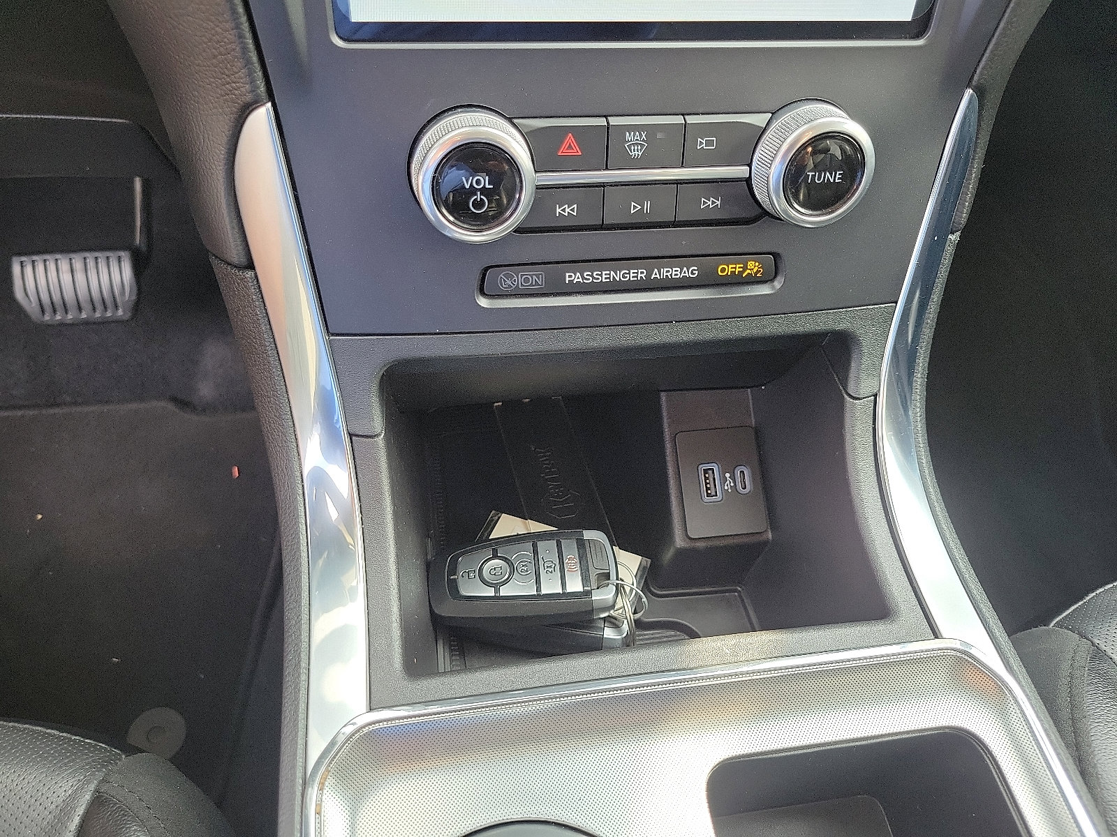 2022 Ford Edge Titanium photo 5