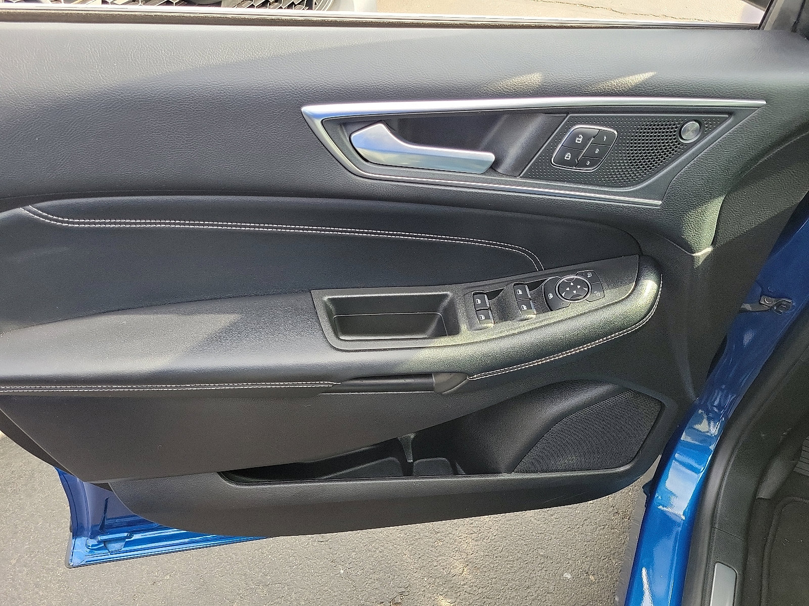 2022 Ford Edge Titanium photo 9