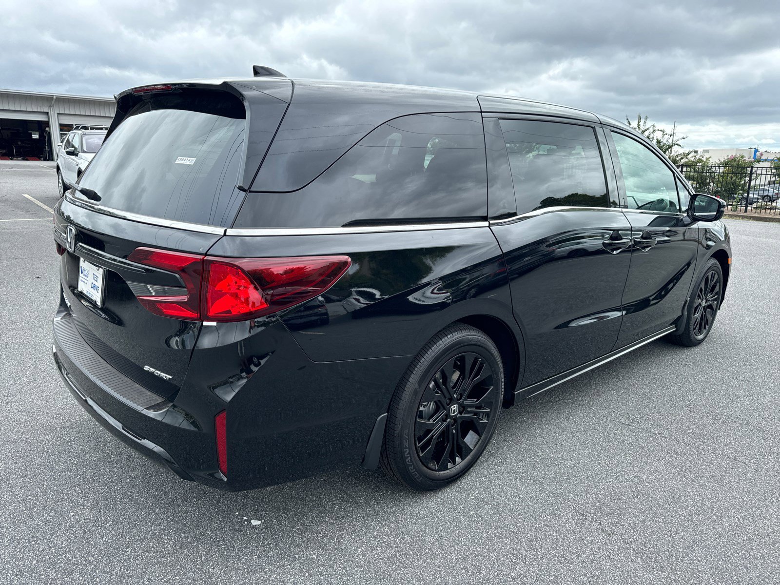 2025 Honda Odyssey photo 3