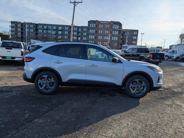 2025 Ford Escape ST-Line photo 2