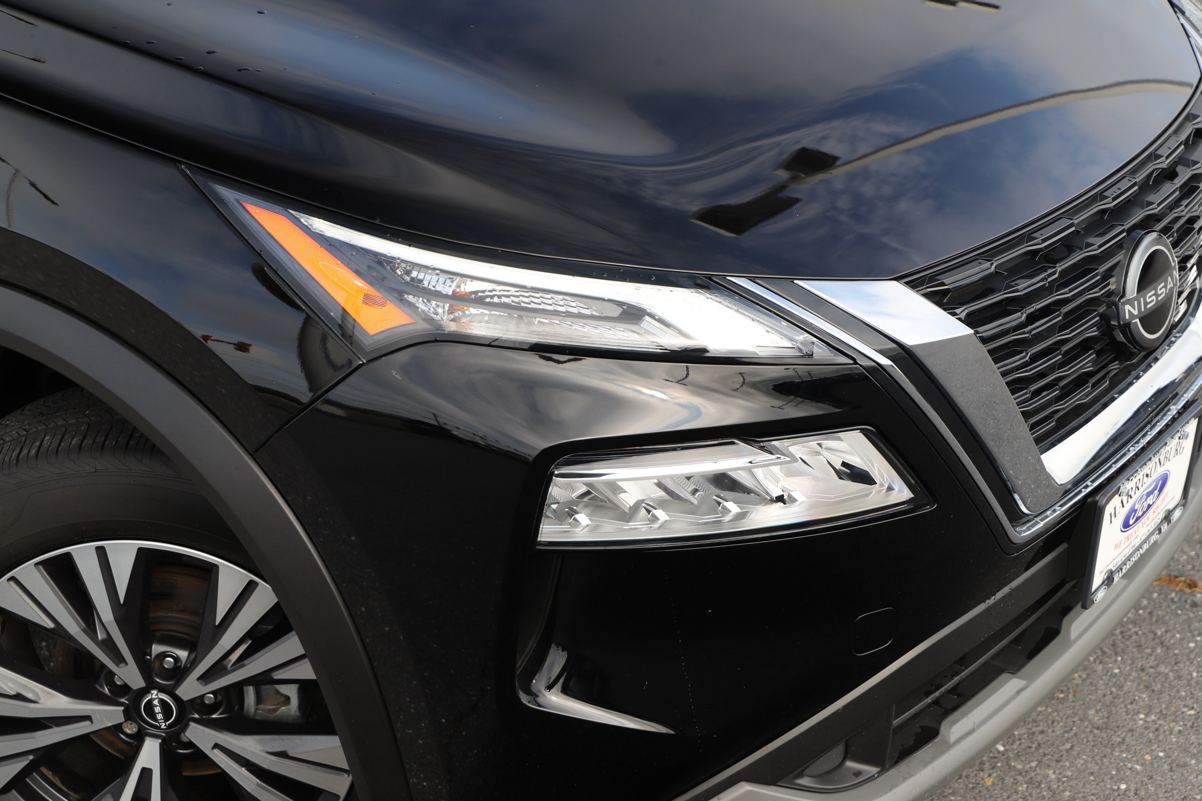 2023 Nissan Rogue SV photo 2