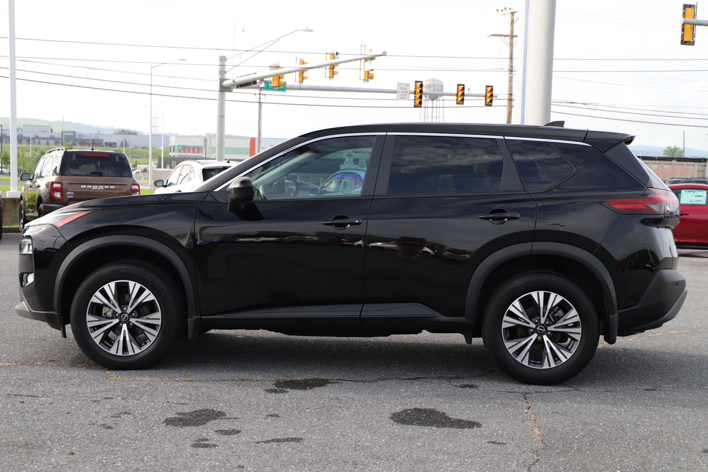 2023 Nissan Rogue SV photo 4