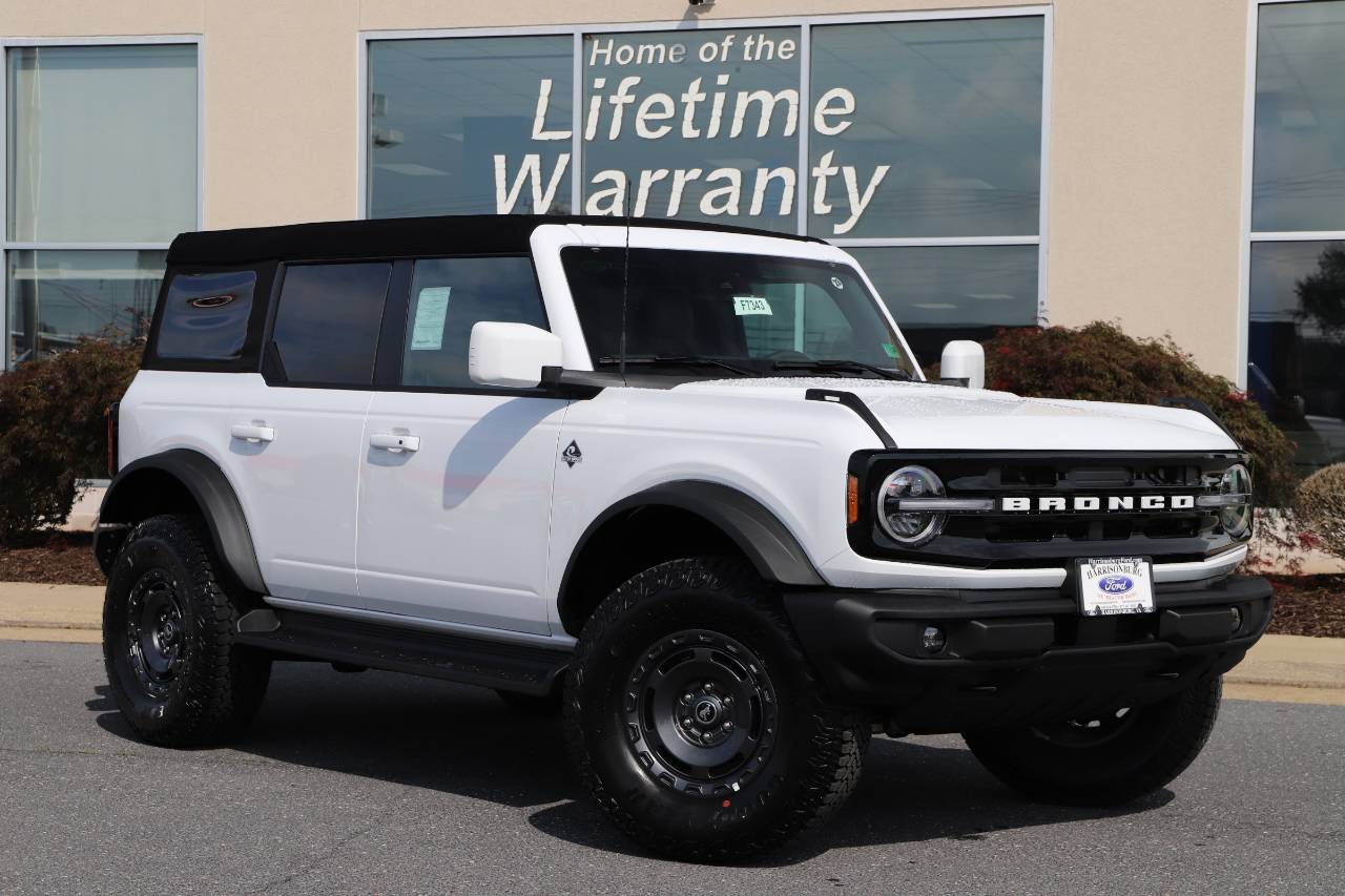 2025 Ford Bronco 4-Door Outer Banks's photo