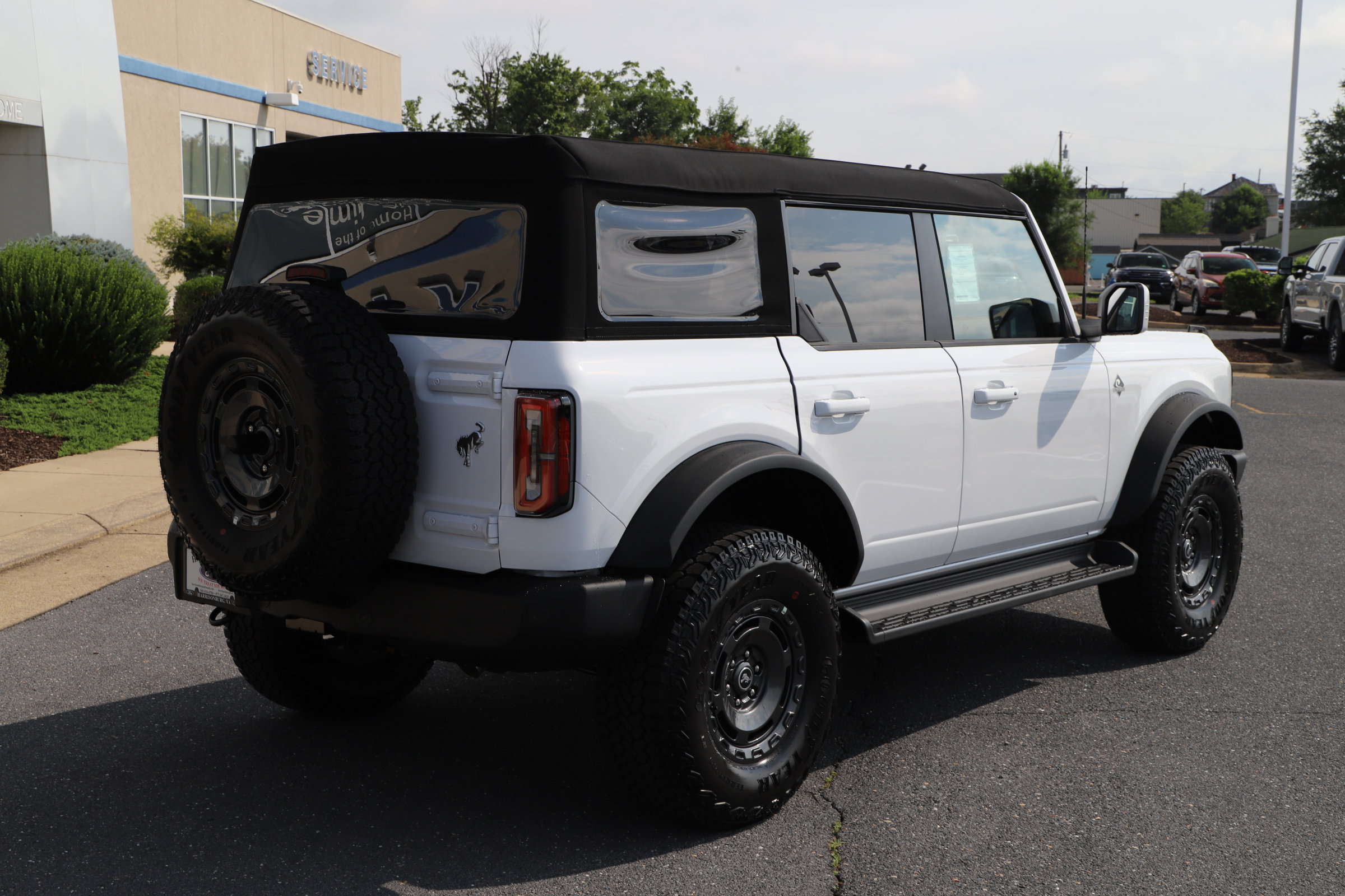 2025 Ford Bronco Outer Banks photo 6