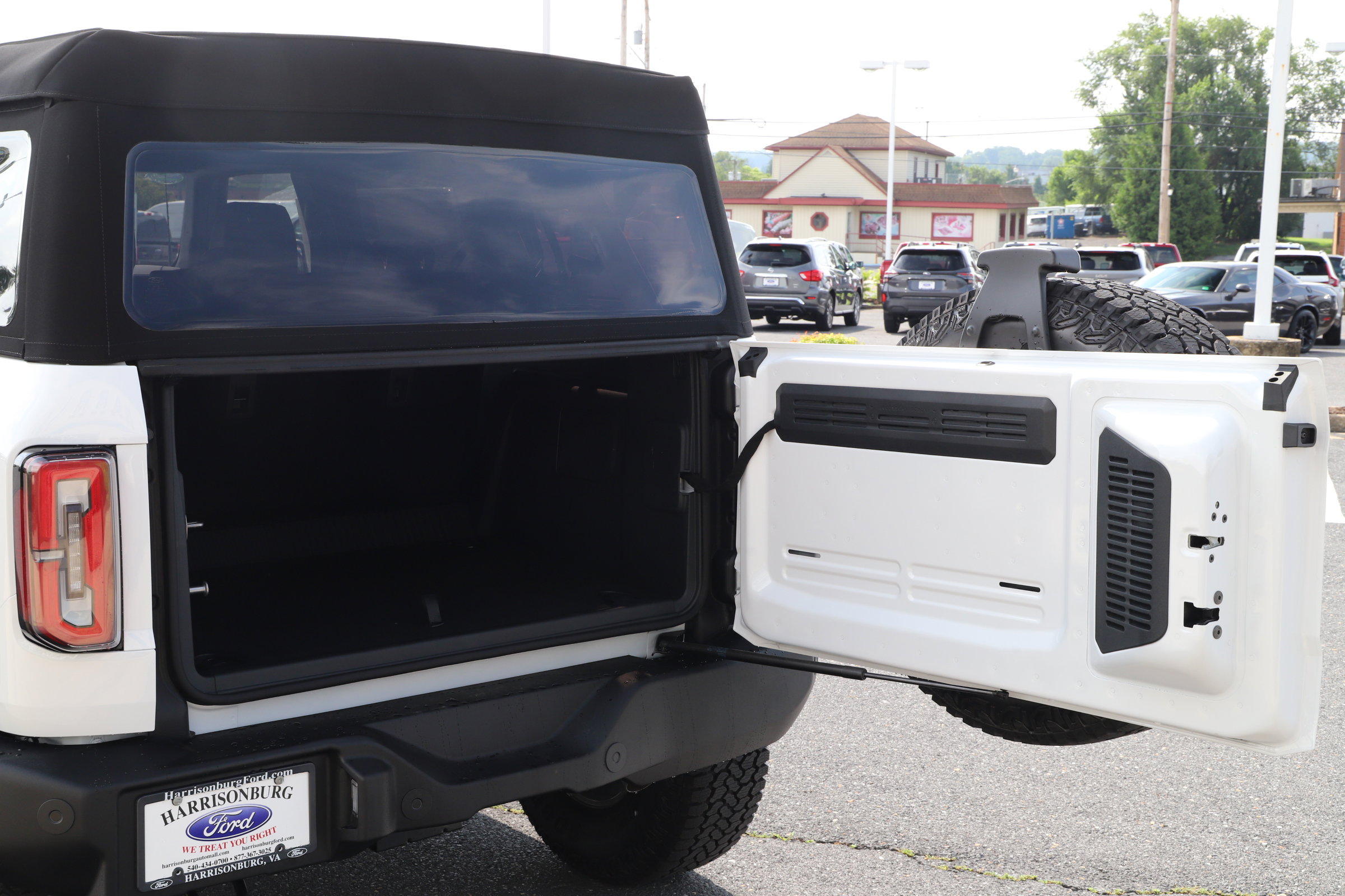 2025 Ford Bronco Outer Banks photo 8