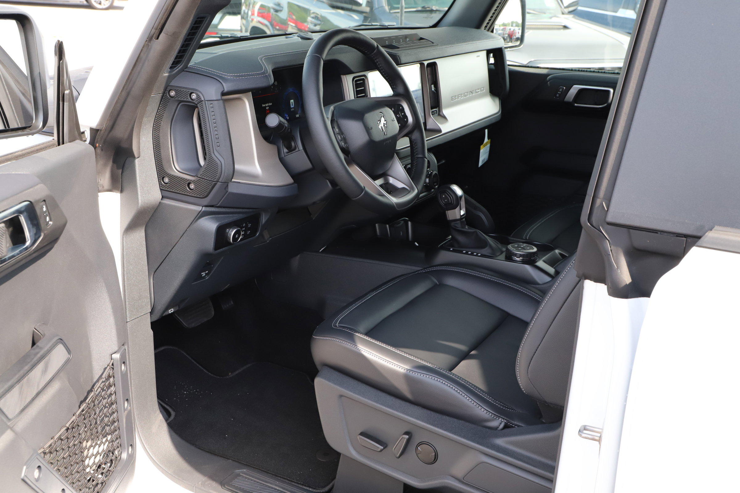 2025 Ford Bronco Outer Banks photo 11