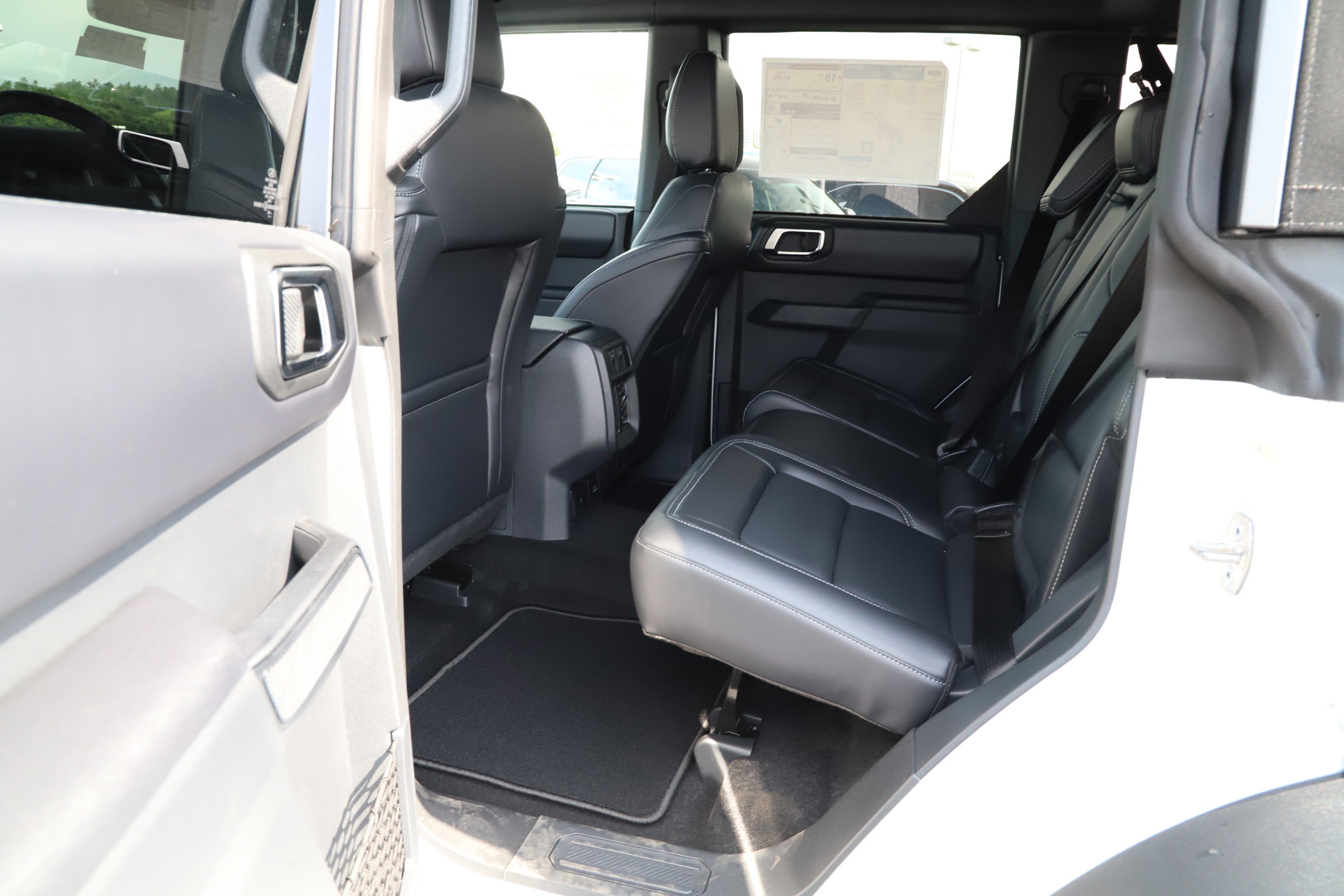 2025 Ford Bronco Outer Banks photo 15