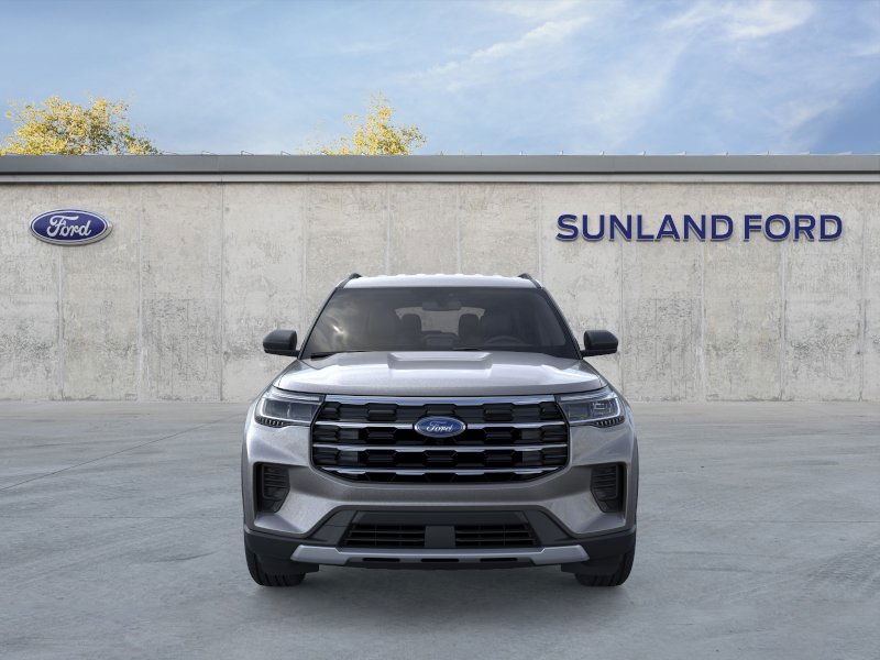 2025 Ford Explorer photo 2