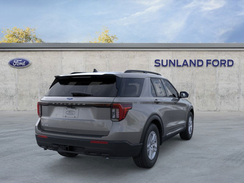 2025 Ford Explorer photo 4