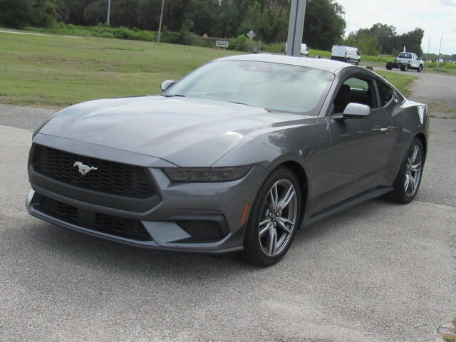 2025 Ford Mustang photo 4