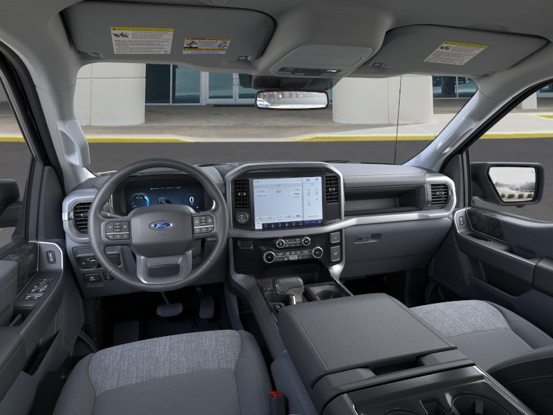 2025 Ford F-150 Lightning XLT photo 4