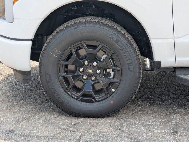 2025 Ford F-150 Lightning XLT photo 8