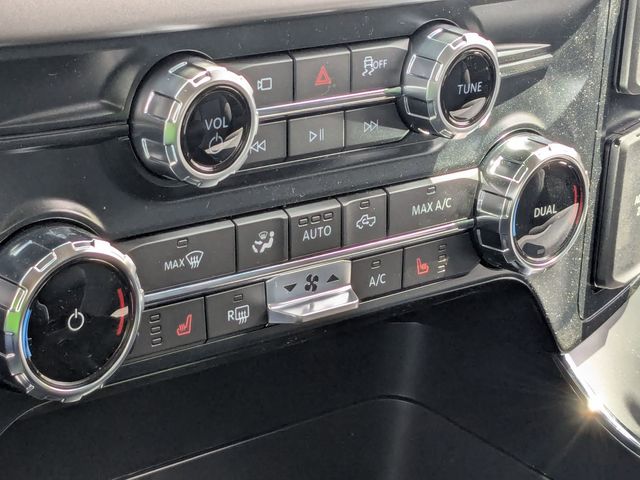2025 Ford F-150 Lightning XLT photo 19