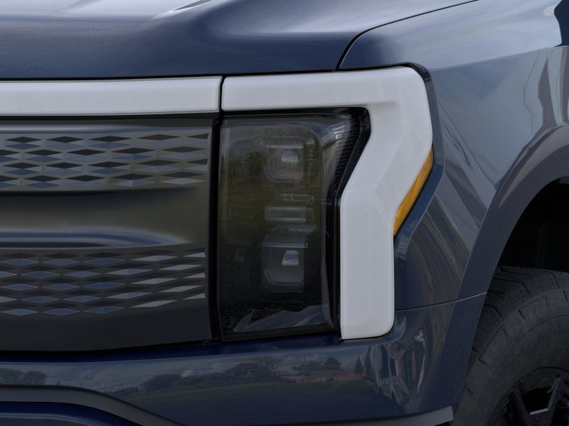 2025 Ford F-150 Lightning XLT photo 17