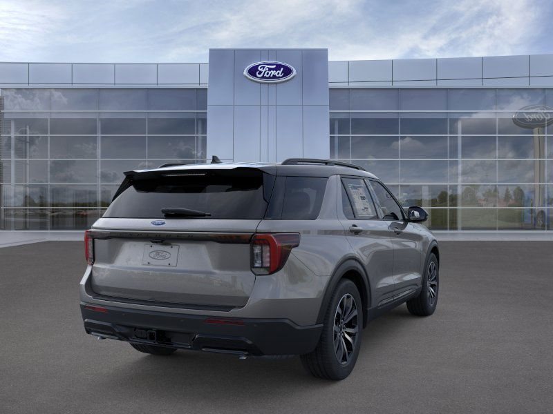 2025 Ford Explorer ST-Line photo 8