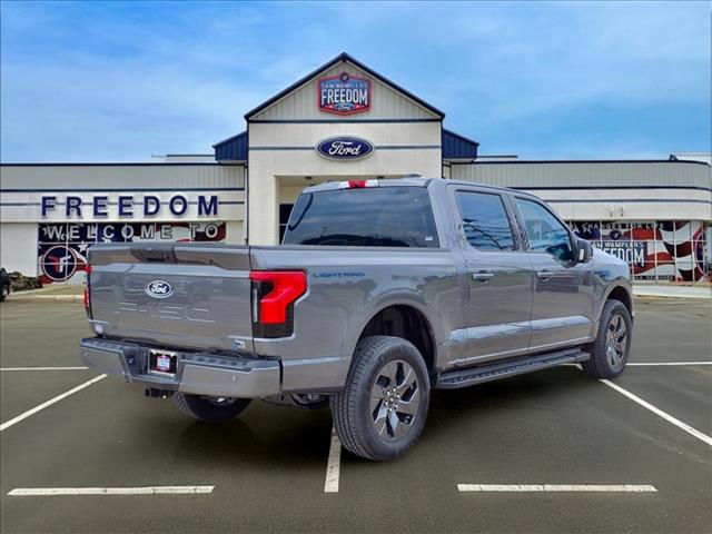 2025 Ford F-150 Lightning photo 3