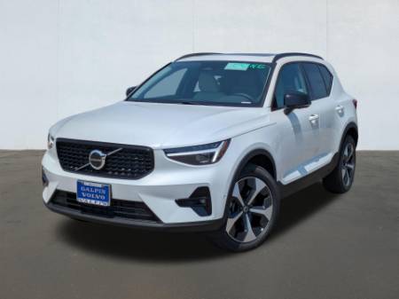 2026 Volvo XC40 B5 Plus