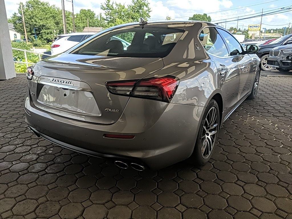 2021 Maserati Ghibli S Q4 photo 2