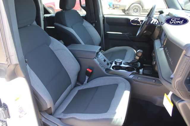 2025 Ford Bronco Base photo 6