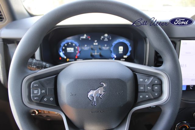 2025 Ford Bronco Base photo 13