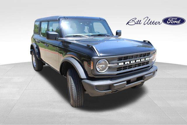2025 Ford Bronco Base photo 2