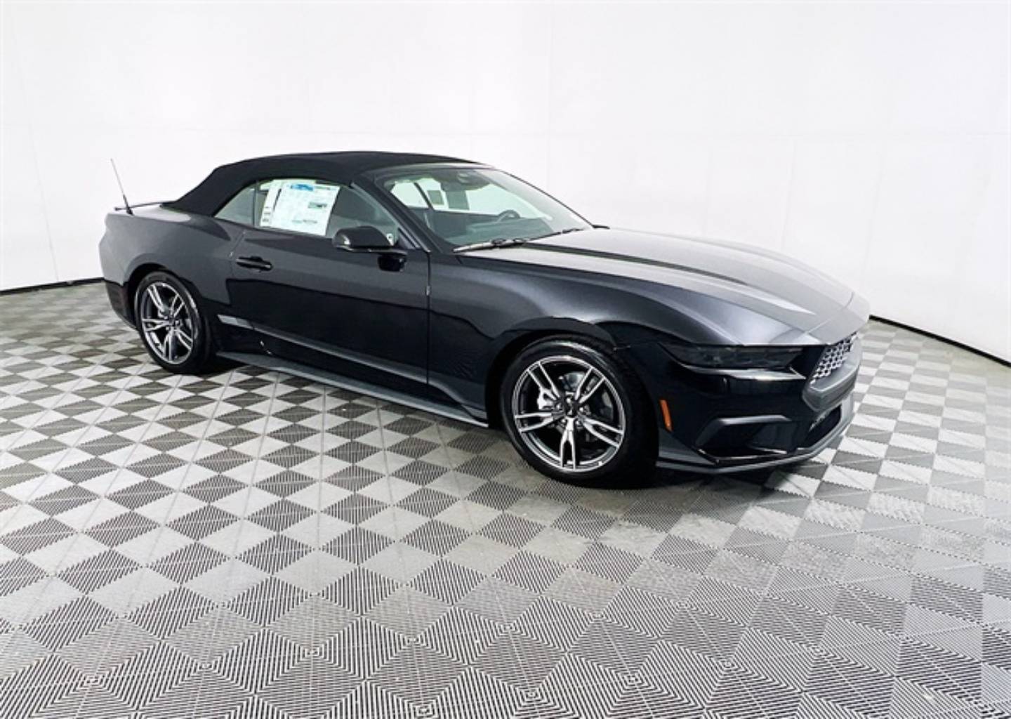 2025 Ford Mustang EcoBoost Premium's photo