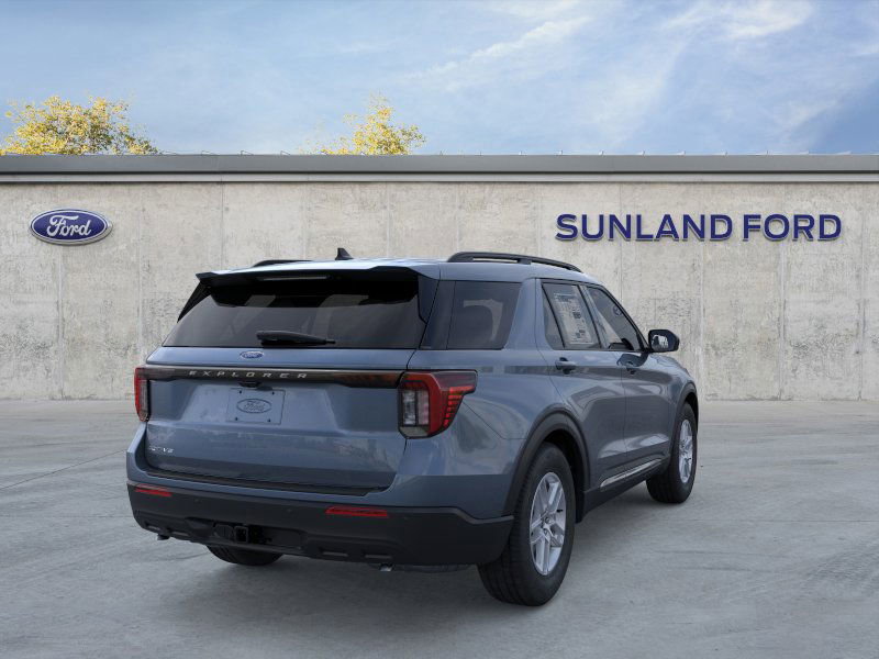 2025 Ford Explorer photo 4