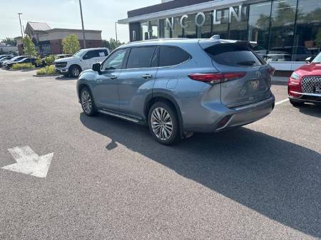 2023 Toyota Highlander Hybrid Platinum