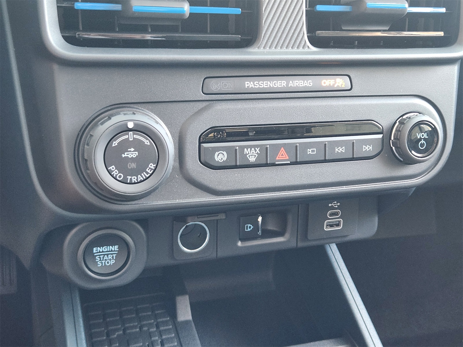 2025 Ford Maverick photo 12