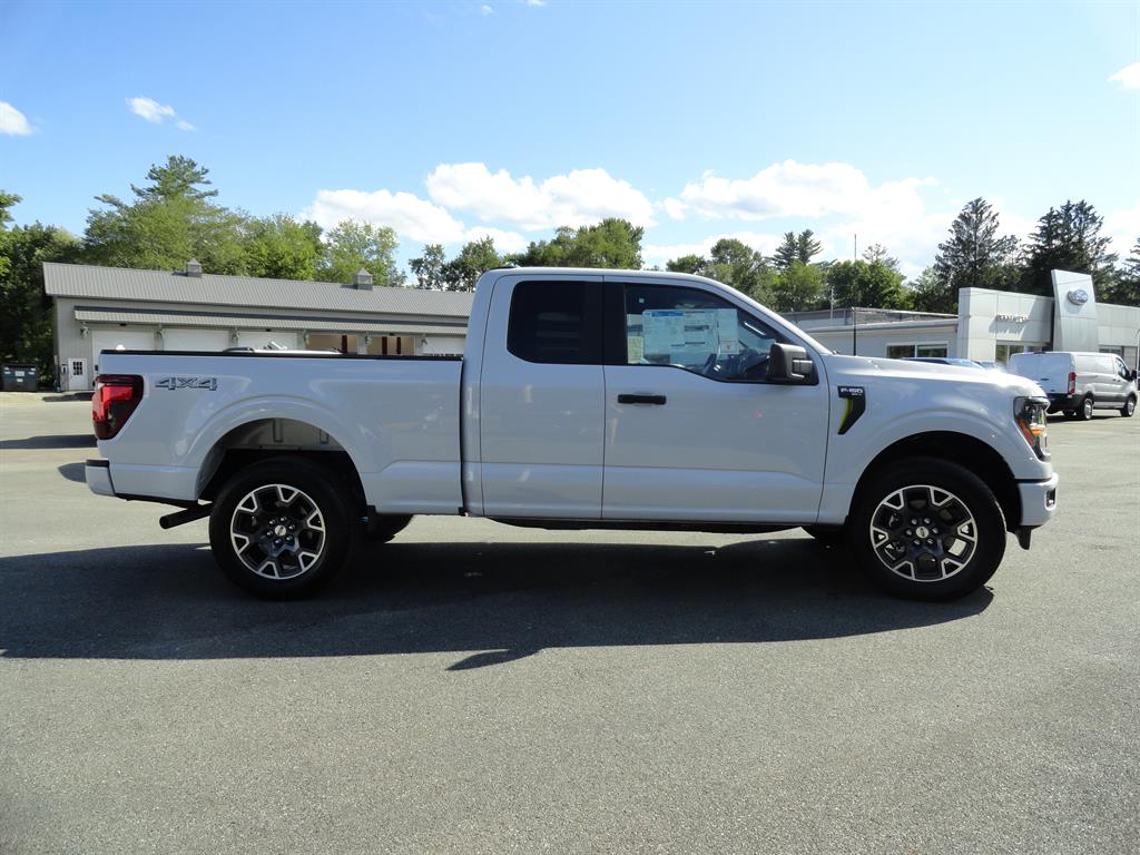 2025 Ford F-150 STX photo 4