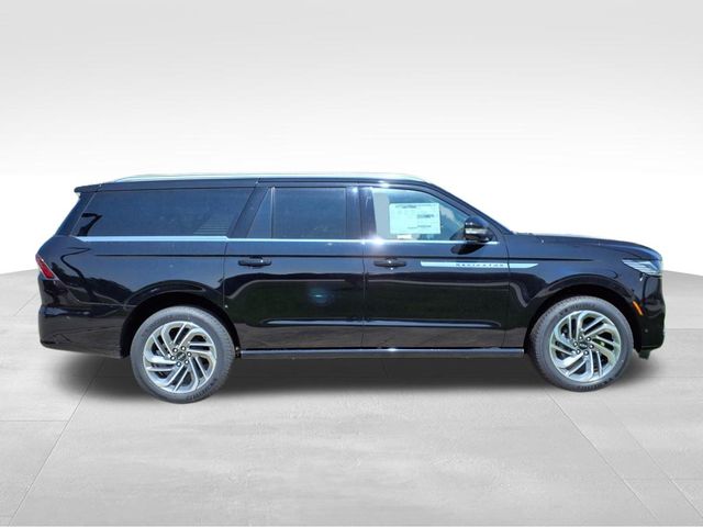 2025 Lincoln Navigator L Reserve photo 2