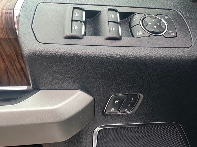 2020 Ford F-150 Lariat photo 13