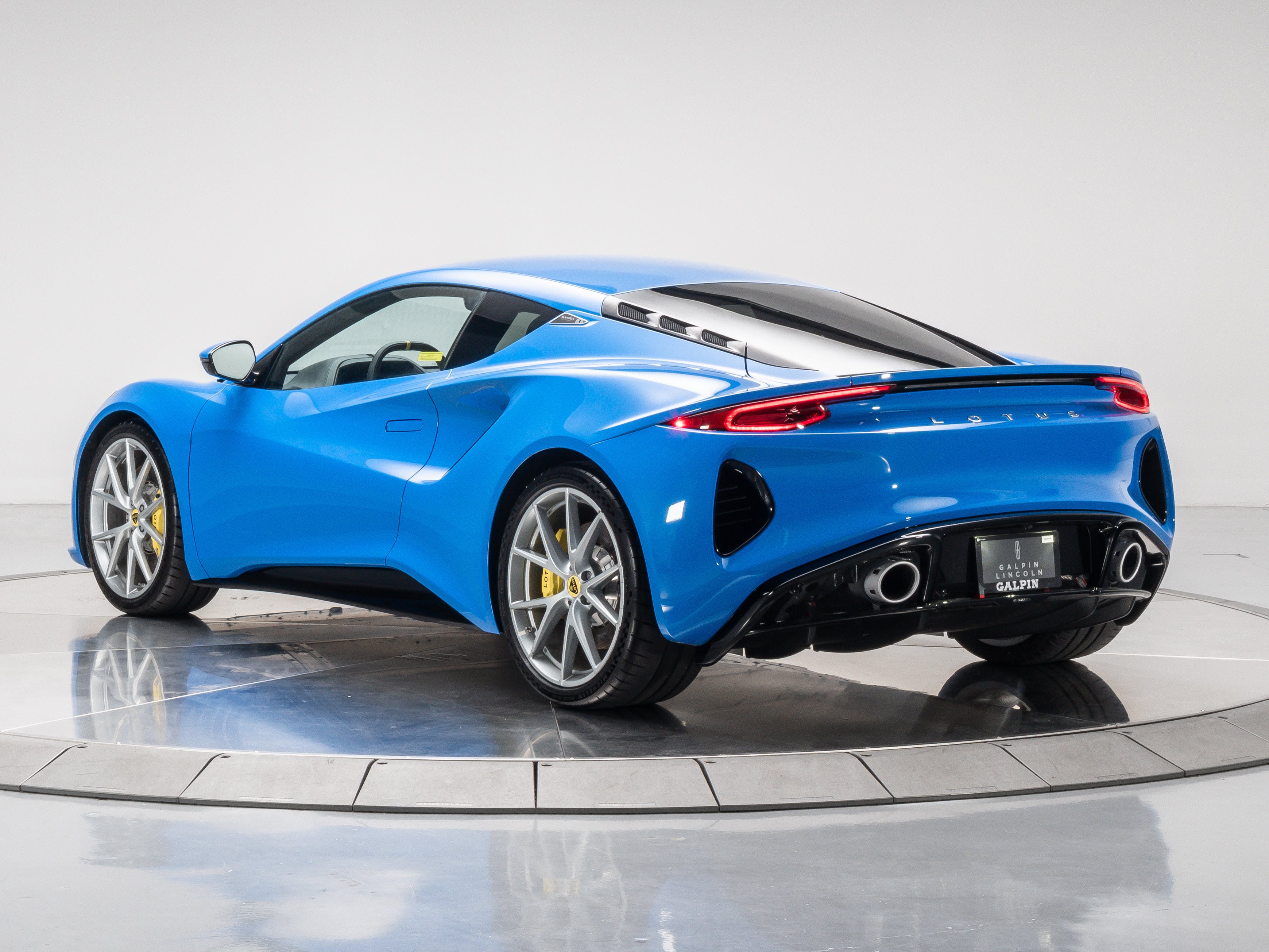 2024 Lotus Emira First Edition photo 3