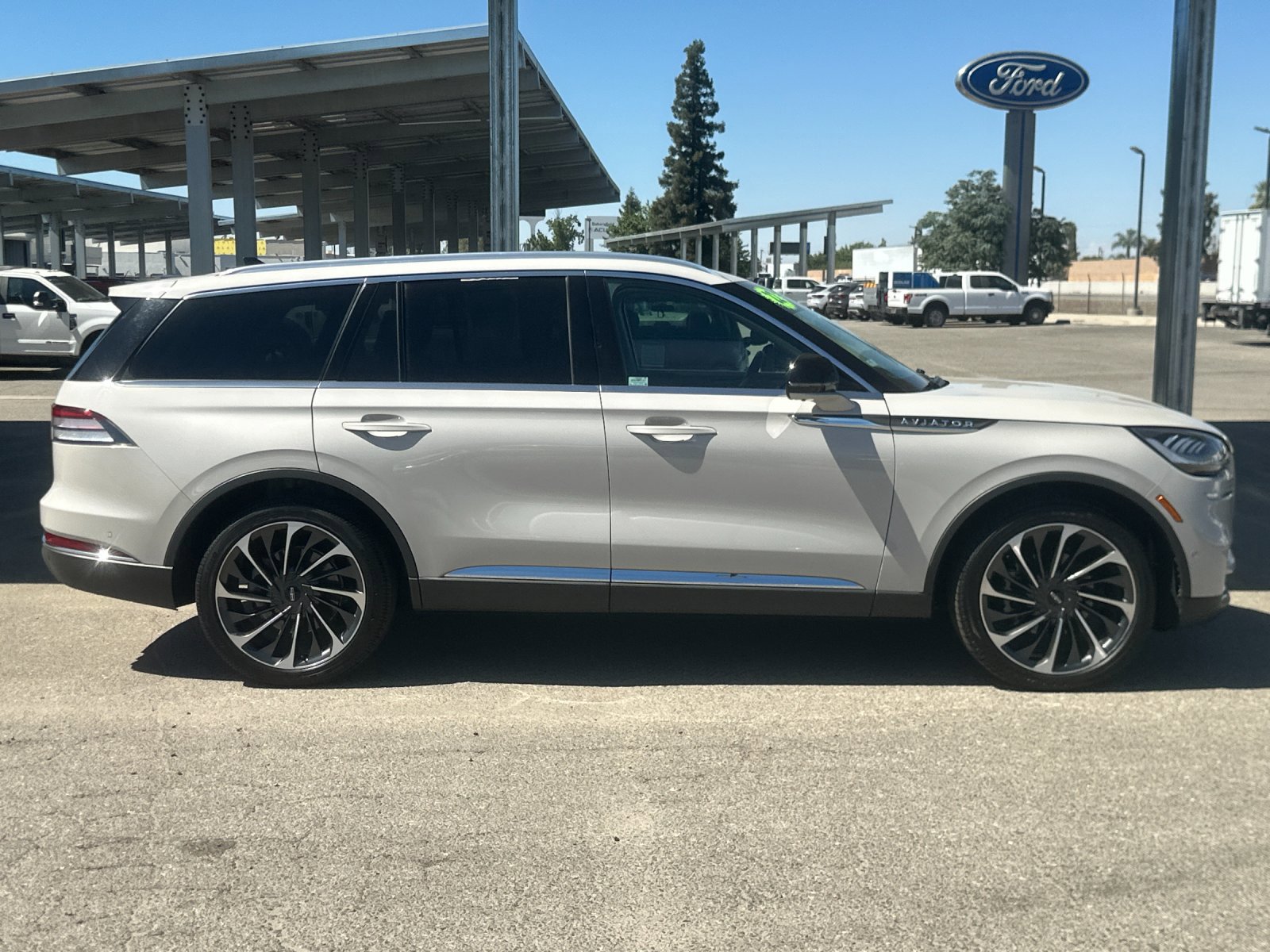 2022 Lincoln Aviator Reserve photo 2