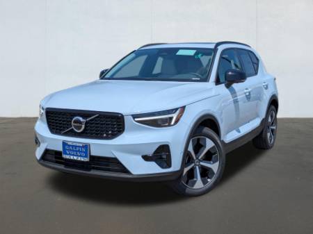 2026 Volvo XC40 B5 Plus