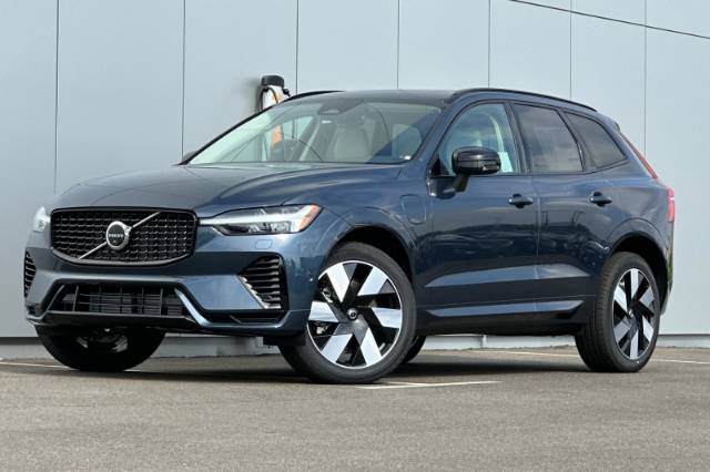 2025 Volvo XC60 Plug-In Hybrid T8 Plus