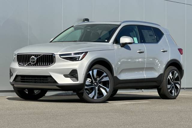 2025 Volvo XC40
