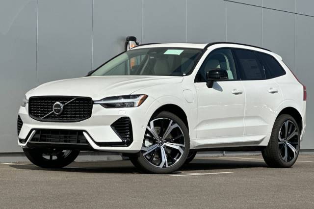 2025 Volvo XC60 Plug-In Hybrid T8 Ultra