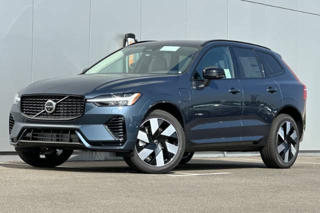 2025 Volvo XC60 Plug-In Hybrid T8 Plus