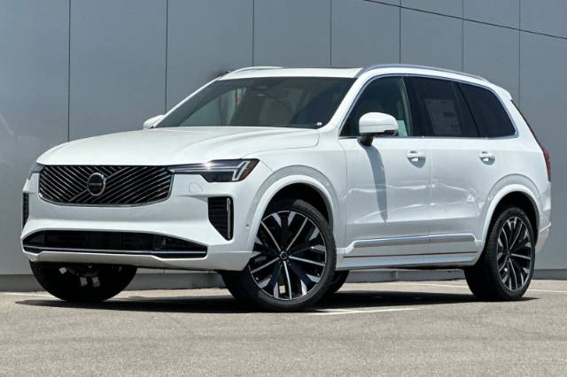 2025 Volvo XC90 B6 Plus 7-Seater
