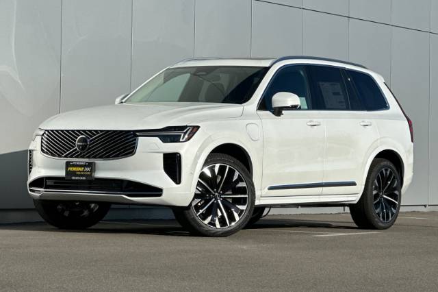 2025 Volvo XC90 Plug-In Hybrid T8 Plus
